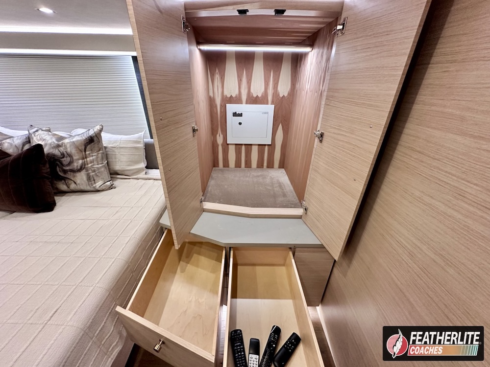 2026 Prevost Featherlite H3-45 For Sale